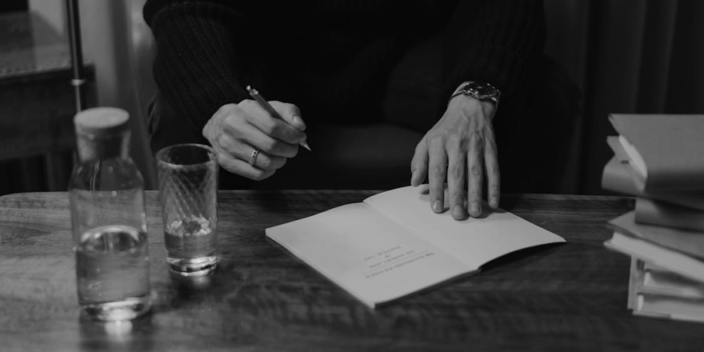 jiwonnote_hero_bw_1200x600