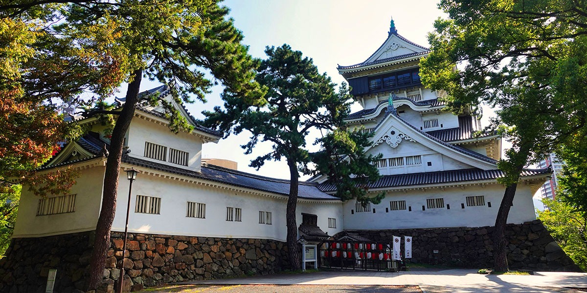 기타큐슈-고쿠라-성-천수각-입구