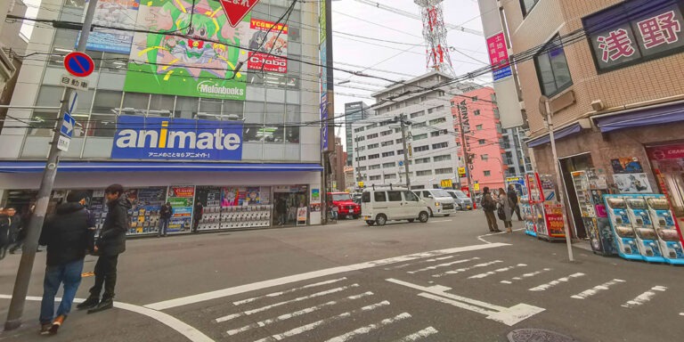 오카사-덴덴타운-거리-애니메이트-앞