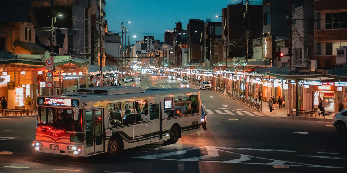 교토-기온-거리-교통-도로