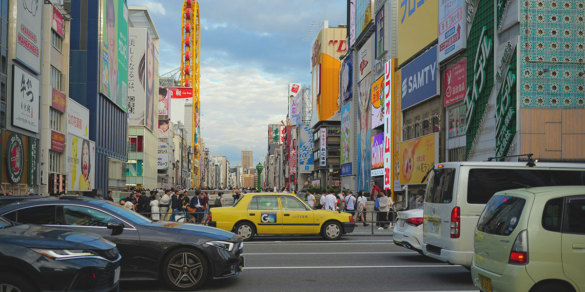 오사카-난바-다리-위-도로