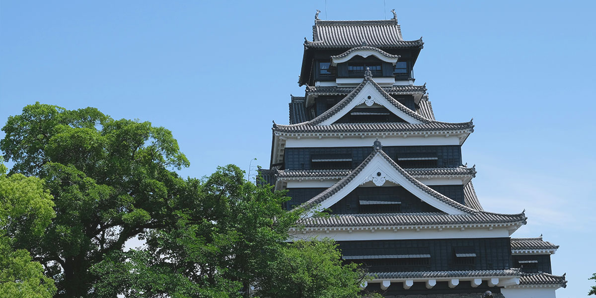 구마모토성-클로즈업-하늘