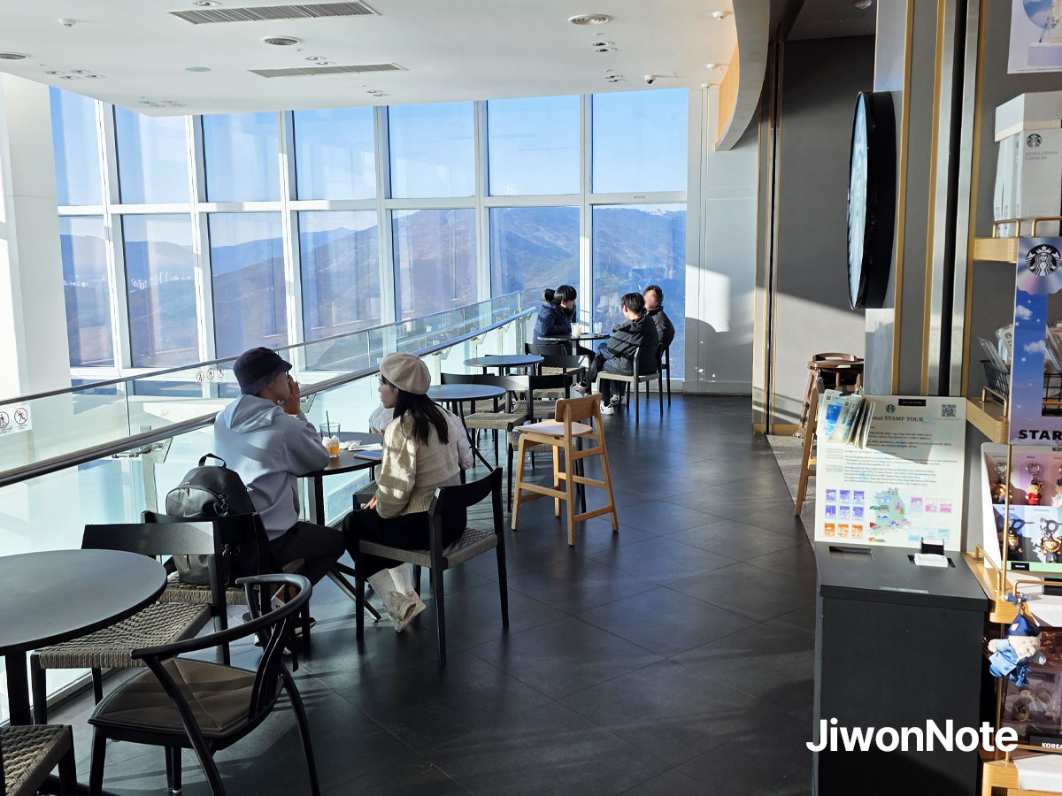 부산-엑스더스카이-전망대-스타벅스-내부-풍경-지원노트