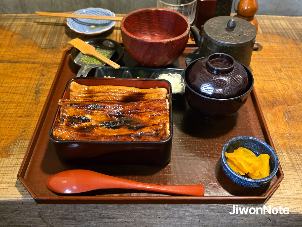 도쿄-타마이-니혼바시-본점의-아나고-하코메시-정식-지원노트