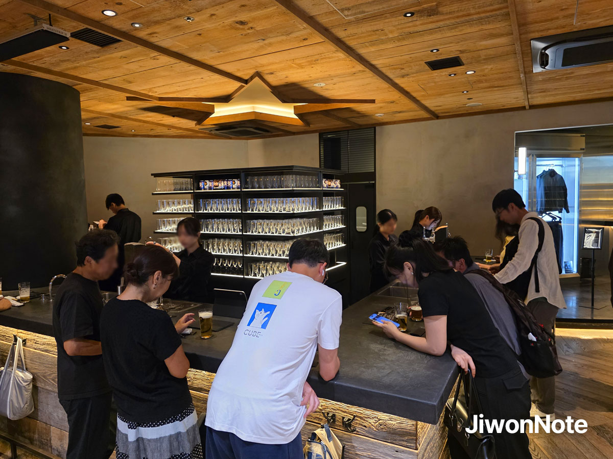 도쿄-긴자-삿포로-블랙-라벨-더-바-내부-지원노트